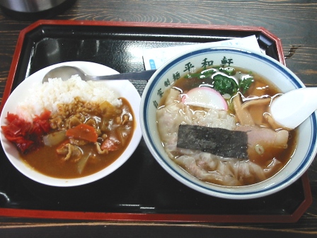 秋田県　平和軒　ワンタン麺＋ミニカレー