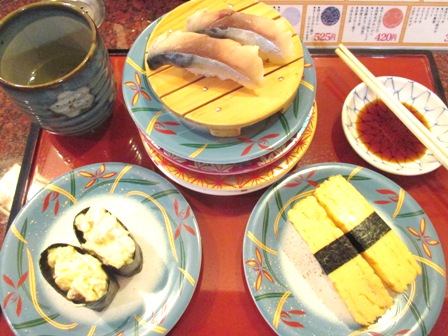 秋田県　いちばん寿司　市場シーフード軍艦、タマゴ、しめサバ