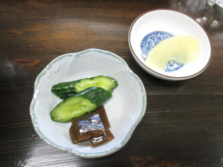 秋田県　のんき食堂　漬物とシロップ漬けリンゴ