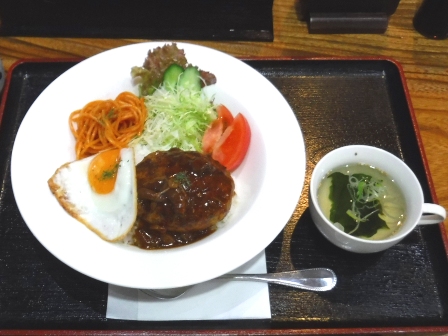 岩手県　ＨＡＮＡＧＥ　ロコモコ丼