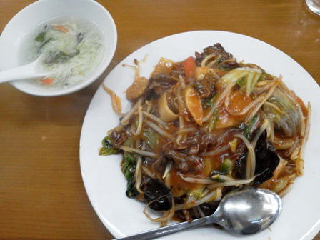 仙台　海鮮館　牛肉と野菜かけご飯