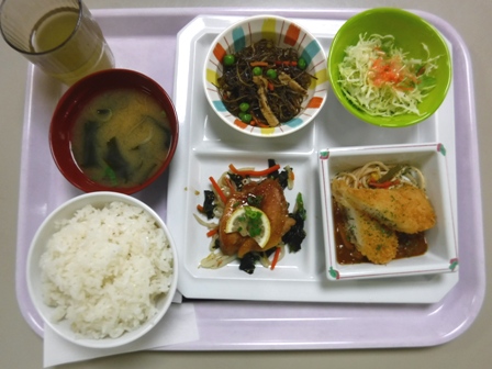 仙台　宮城県庁食堂　烏賊フライカレーソースと照り焼きチキン