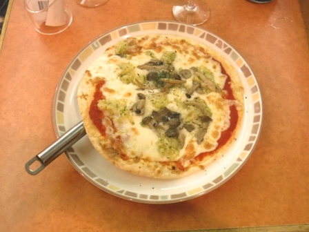 仙台　サイゼリアBiVi　野菜ときのこのピザ