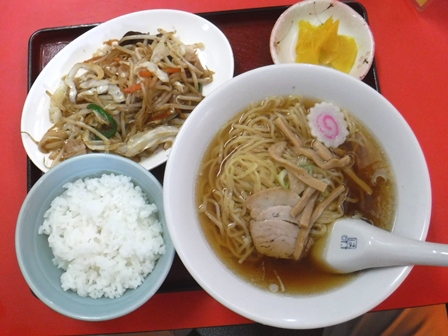 仙台　萩　肉と野菜炒めライスとラーメン