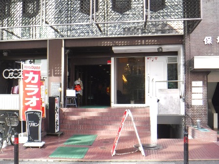 仙台 リヨン 建物入り口