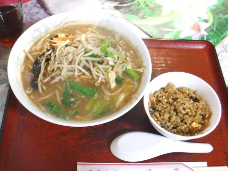 仙台　鳳華　味噌ラーメン半チャーハン