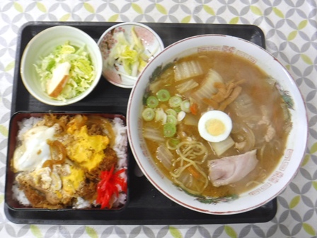 仙台　サッチャンらぁめん　カツ丼と味噌ラーメン