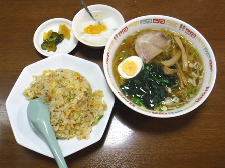 仙台　東海一品香アメ横店　半チャーハンラーメン
