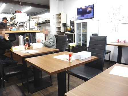 仙台　バス停　店内