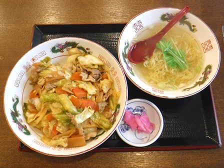 仙台　とうがらし亭　中華風肉丼＋半塩ラーメン